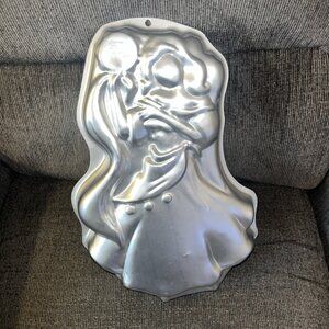 WILTON DISNEY ESMERALDA CAKE PAN PRE OWNED (HUNCHBACK OF NOTRE DAME) 2105-3800